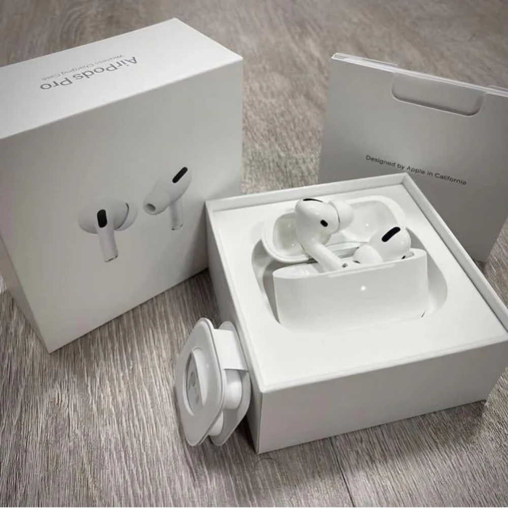 Apple AirPods Pro in Classic White